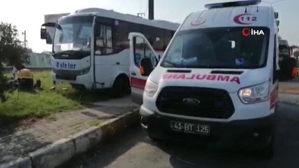 Servis Midibüsü D-100'de Bariyerleri Parçalayarak Karşı Şeride Geçti: 1 Yaralı