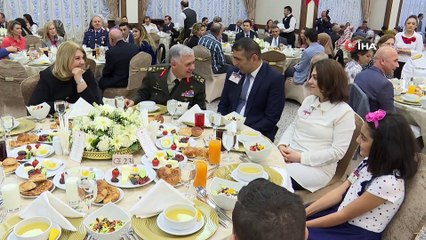 Bakan Akar, Gazi ve aileleriyle iftarda buluştu