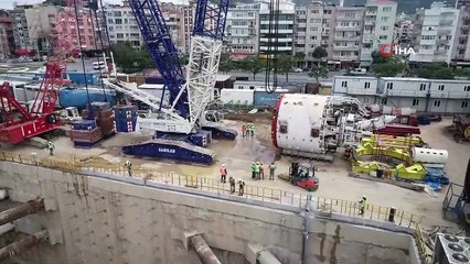 72 metrelik yolcu uçağını bile geride bırakan 'dev köstebek' yer altına indi