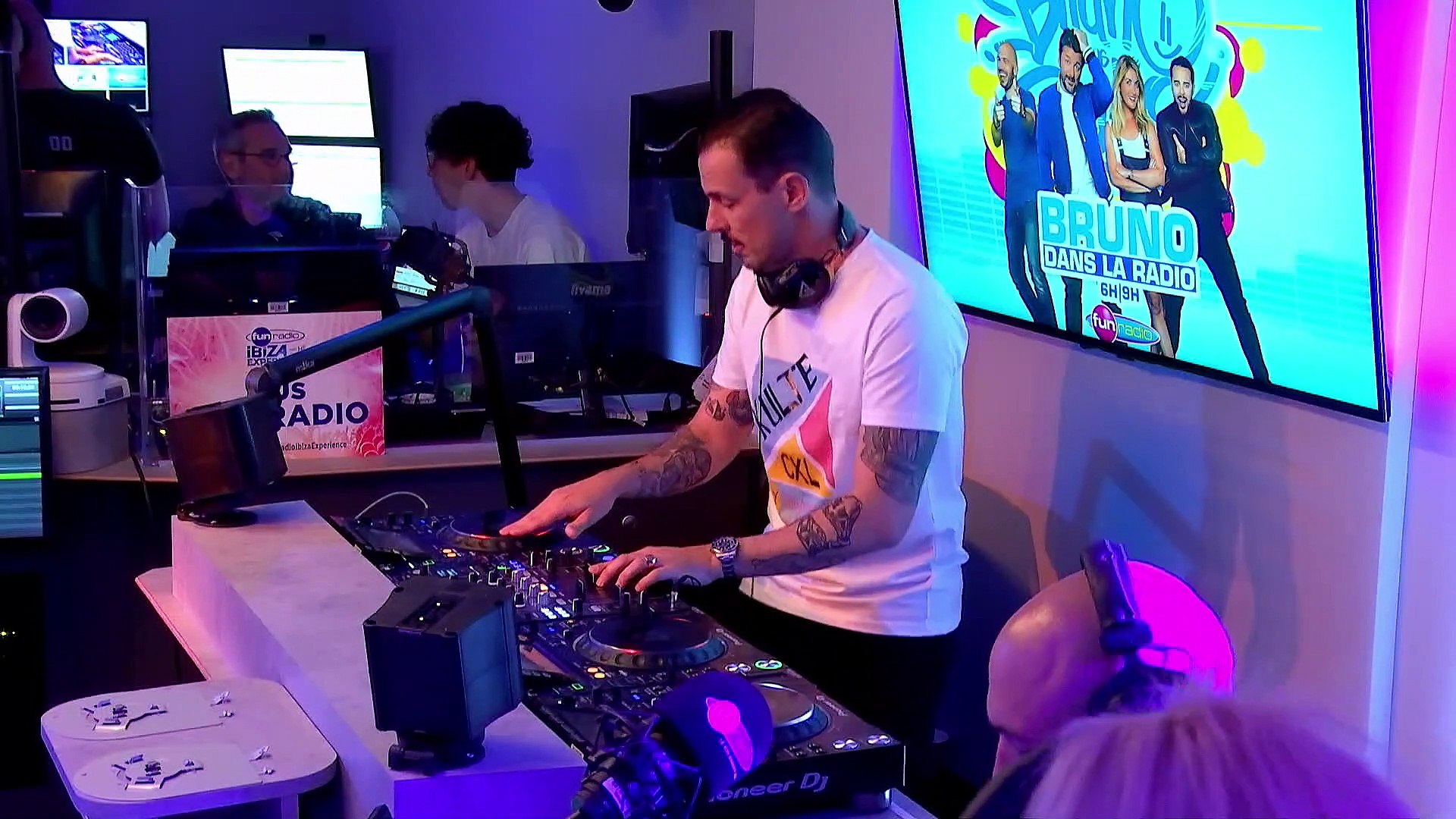 DJ Getdown mixe dans Bruno dans la Radio (17 /05/19) - Vidéo Dailymotion