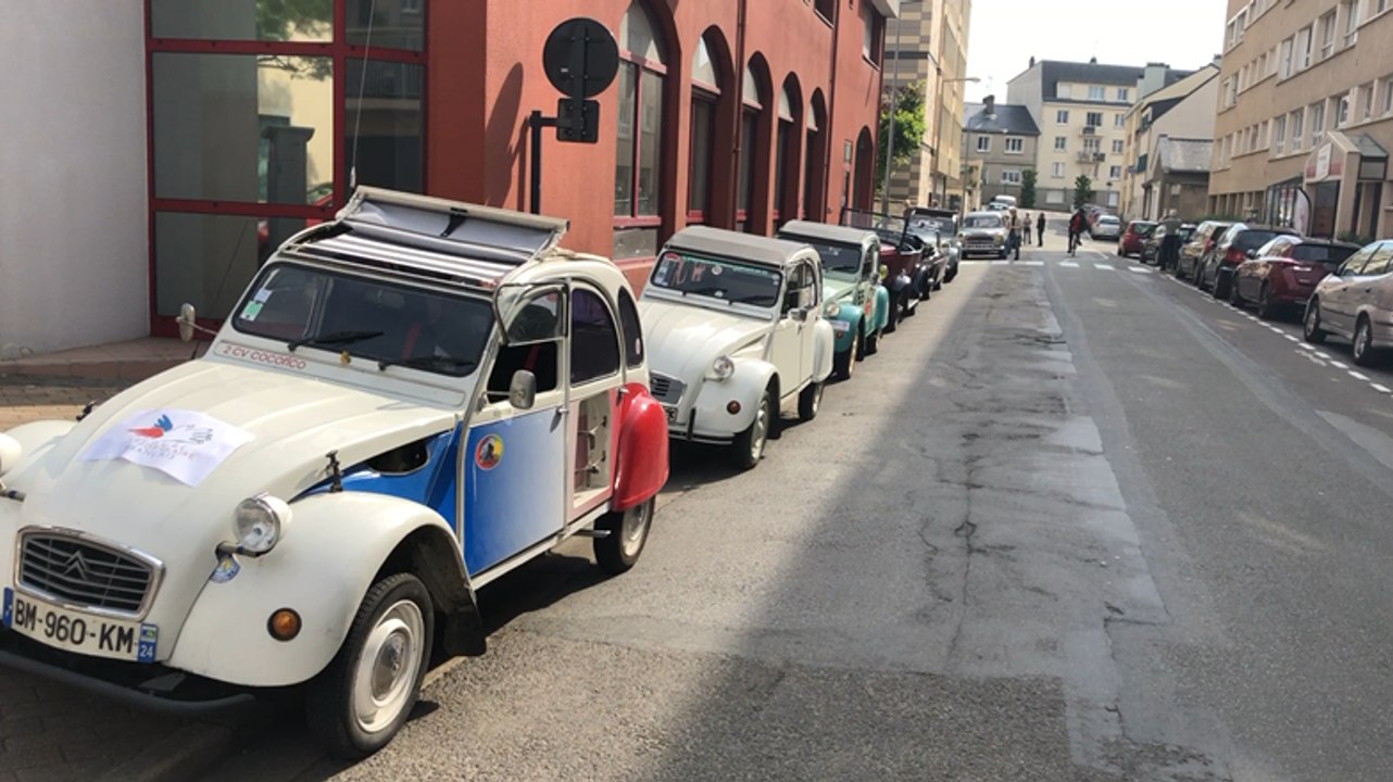 Les vieilles voitures s’associent à la collecte alimentaire