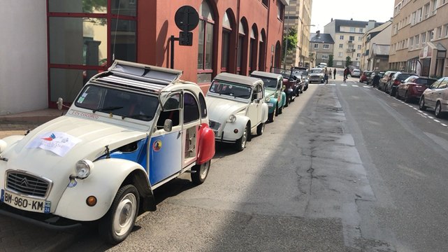 Les vieilles voitures s’associent à la collecte alimentaire