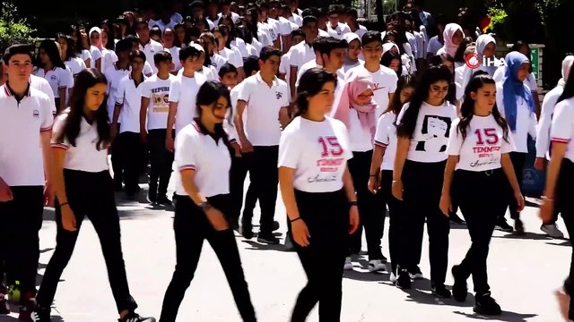 100. yıla öğrencilerden muhteşem ay yıldızlı koreografi havadan görüntülendi