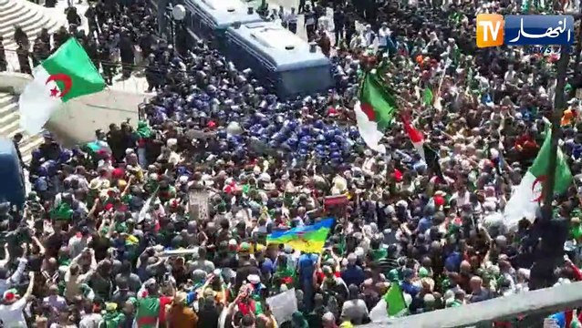 مصالح الأمن تُفرق المتظاهرين من أمام ساحة البريد المركزي