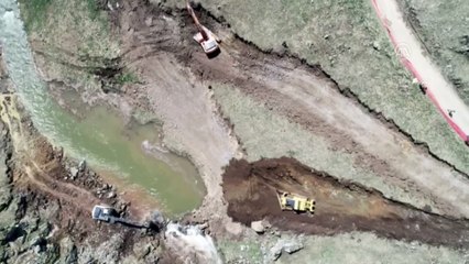 AA muhabirini arama çalışmaları sürüyor - Drone görüntüsü - BAYBURT