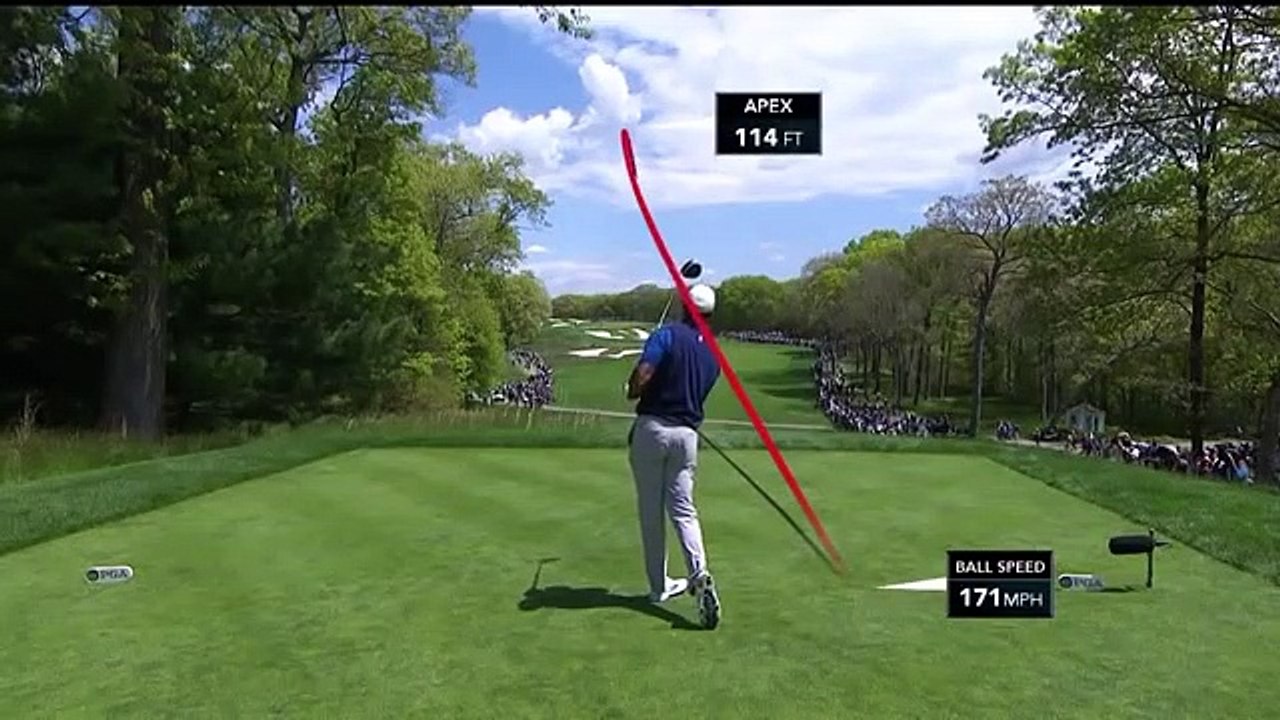 Golf - USPGA - Tiger Woods eagles No. 4 at Bethpage in first round of PGA Championship