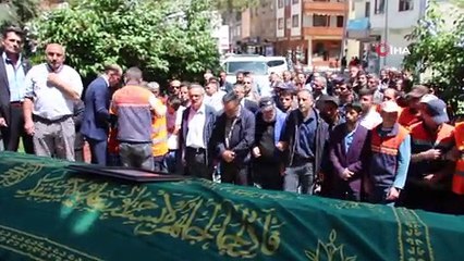 Belediye temizlik işçisi çöp toplama aracının altında kalarak can verdi