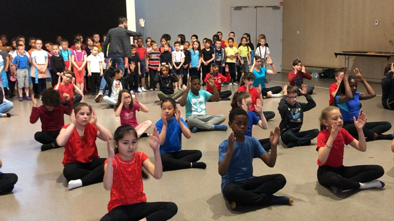 L’école La Fontaine répète le spectacle qu’elle va donner au théâtre mardi 21 mai