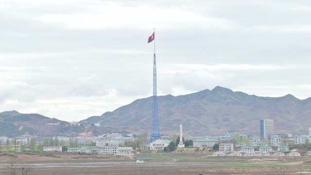개성공단 방북 첫 승인·대북 지원도...잇단 유화 메시지 / YTN