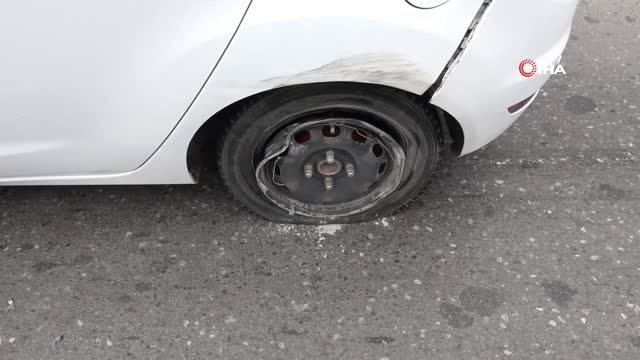 Pendik'de Kontrolden Çıkan Araç Bariyerlere Çarparak Durabildi