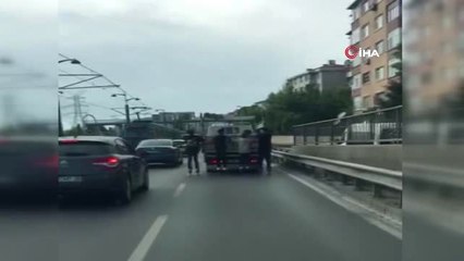 Sultangazi'de Çocukların Trafikte Tehlikeli Oyunu Kamerada