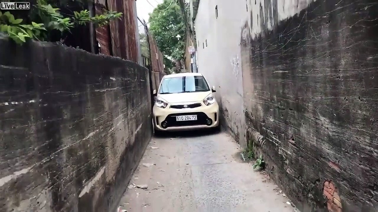 Quand on te fait prendre un raccourci en voiture... Et que ça ne passe pas !