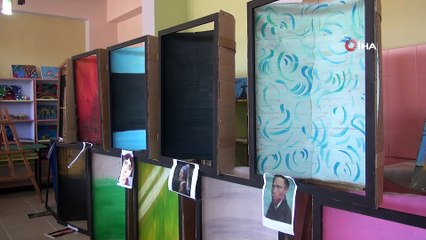 Öğrencilerin canlı tablo defilesi büyük ilgi gördü