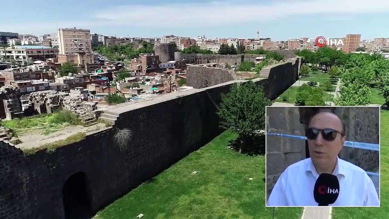 Tarihi Surlar İlgisizlikten Dökülüyor