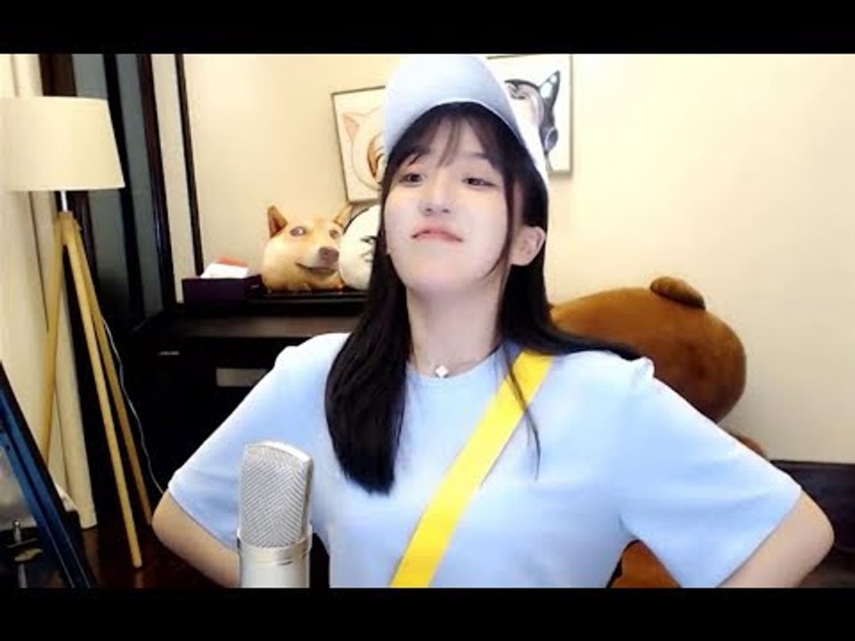 呆妹儿直播COS血小板，老女人也可以这么可爱
