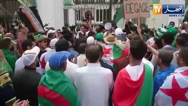 عين تموشنت/ خروج المتظاهرين للمسيرة الـ 13 مطالبين برحيل رموز النظام