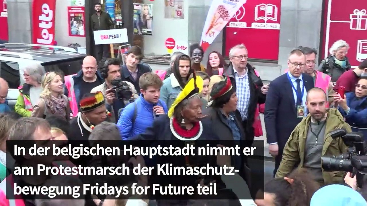 Amazonas-Häuptling unterstützt Jugendliche bei Klimastreik