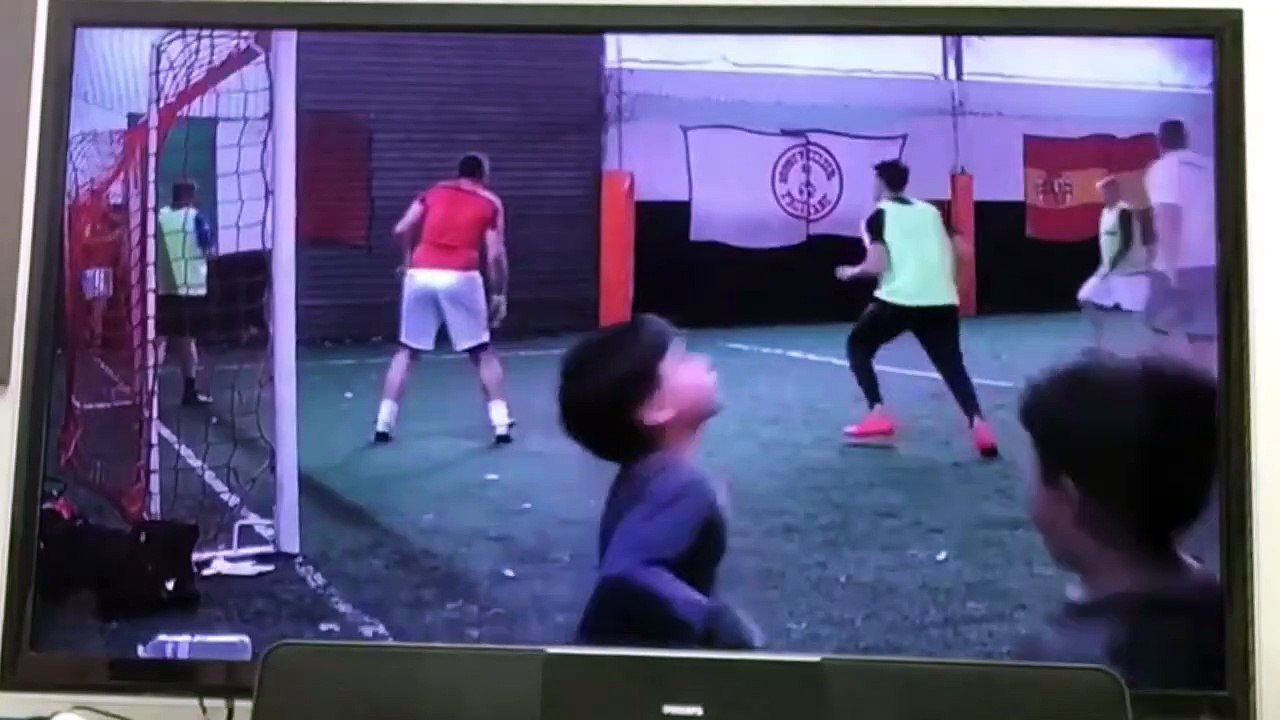 La magnifique tête du brancardier Sylvain ''Kad'' Cadiou sur corner