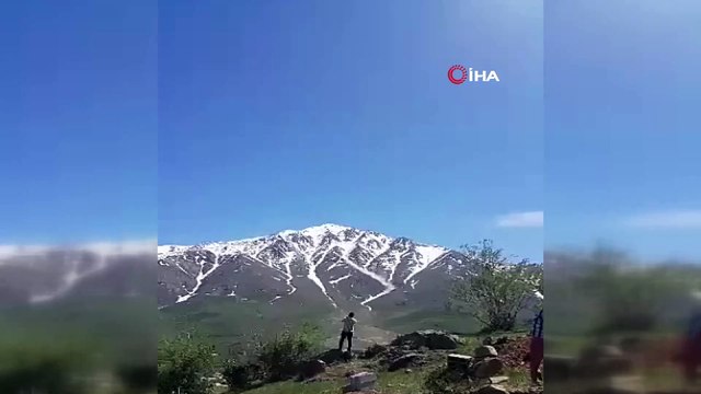 Gevaş'ta çığın düşme anı kamerada