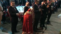 Cumhurbaşkanı Erdoğan, İstanbul muhtarları ile iftar programına katıldı - Kimlik kartı takdimi - İSTANBUL