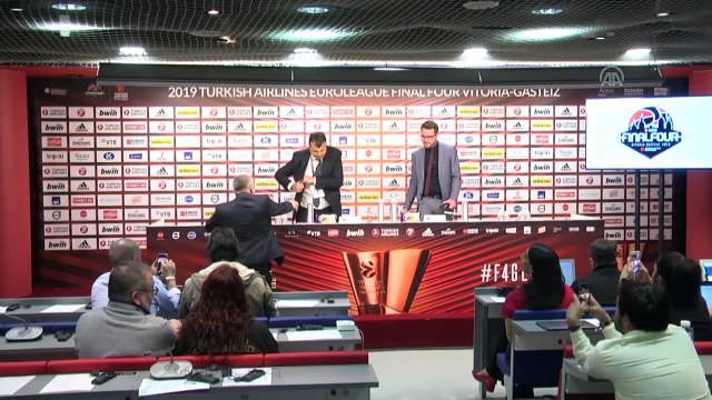 Basketbolda maçın ardından - Anadolu Efes Başantrenörü Ataman - VITORIA-GASTEIZ