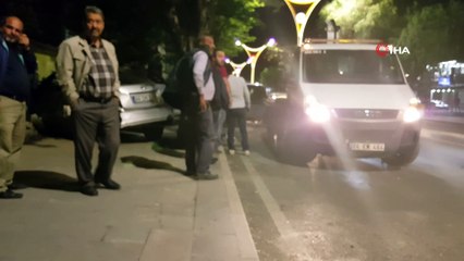 Alkollü sürücünün çarptığı otomobil bahçe duvarına girdi