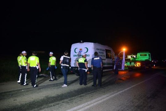 Şarampole Yuvarlanan Otomobilden Fırlayan 1 Kişi Feci Şekilde Can Verdi