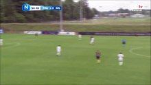 La frappe de JARJU passe au dessus.