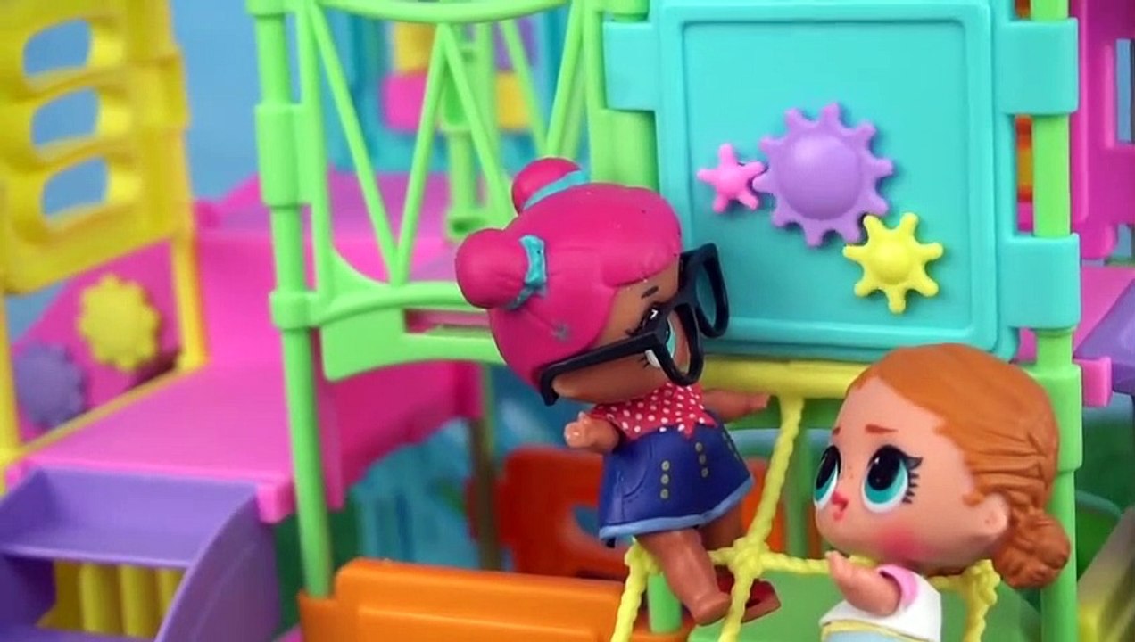 Bebés LOL Surprise y Mama Barbie Se Van al Parque a Jugar - Vidéo  Dailymotion