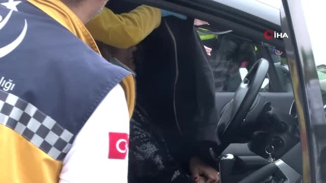 Otomobiller Kavşakta Çarpıştı, Araçta Sıkışan Yaralıyı İtfaiye Ekipleri Kurtardı