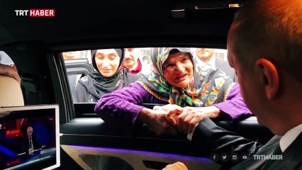 Cumhurbaşkanı Erdoğan ile yaşlı teyzenin gülümseten sohbeti