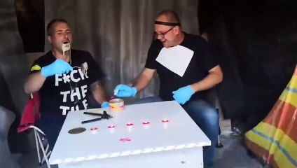 Manger du Surströmming pour son anniversaire