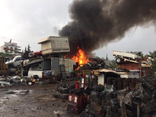 Antalya'da Düşen Yıldırım 10 Aracı Yaktı