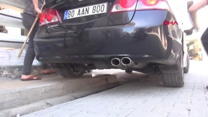 Osmaniye Otomobilin Motor Kısmına Giren Kedi İçin Seferber Oldular