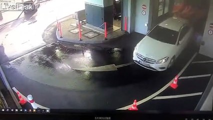 Sortir d'une station de lavage auto (Fail)