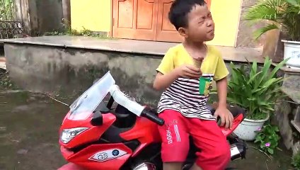 Color Song Nursery Rhymes | Learn Colors | Action Song with Mommy, Linda and Brother