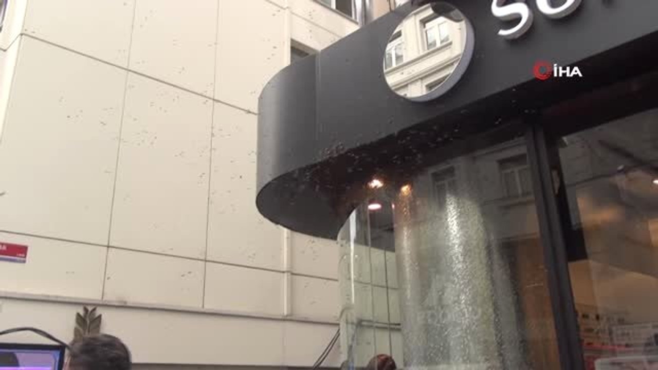 İstiklal Caddesi'ni Arılar Bastı