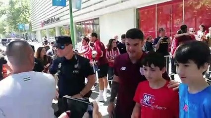 Athletic Club-Sevilla: Salida del Athletic del hotel