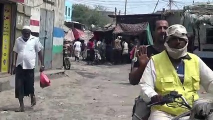 سكان الخوخة يعبرون عن شكوكهم حول انسحاب الحوثيين من مرفا الحديدة