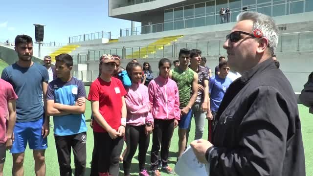 Kayakla Atlama Kuleleri'nde Atletizm Tırmanma Yarışı Nefesleri Kesti