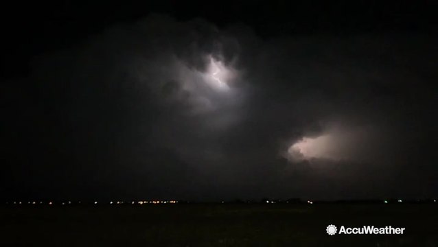 Intense lightning storm captured overnight in Nebraska
