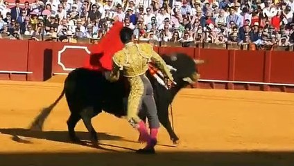 La torera entrega de Morante en una descastada corrida de Juan Pedro en Sevilla
