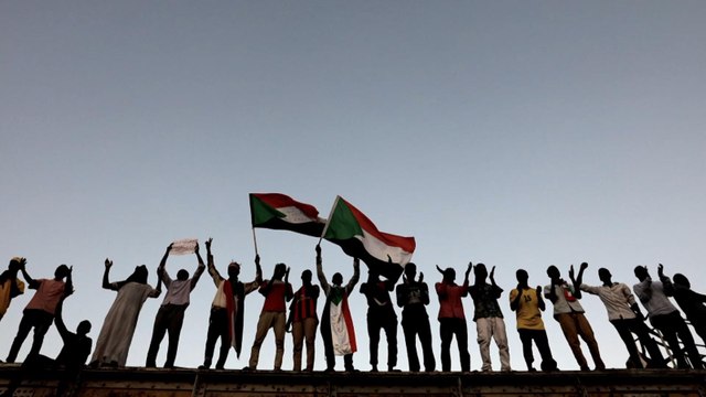 السودان بانتظار انتهاء مهلة العسكري وقوى التغيير تروج للإضراب