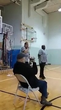 Ce basketteur bat le record du monde de paniers à 3 points 31 en 1 min