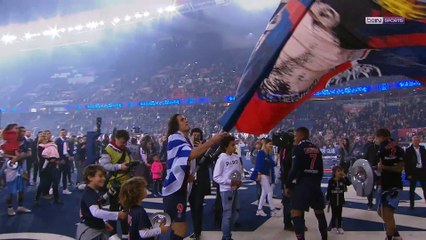 Cavani célébré par le Kop parisien