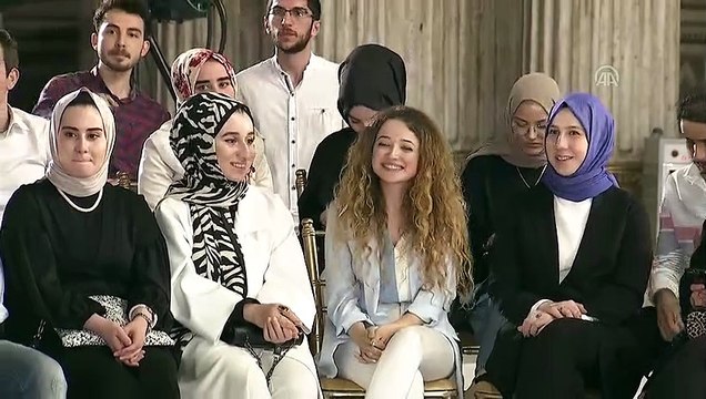 Cumhurbaşkanı Erdoğan, Dolmabahçe Sarayı'nda gençlerle buluştu - Bedelli askerlik ve Kanal İstanbul projesi - İSTANBUL