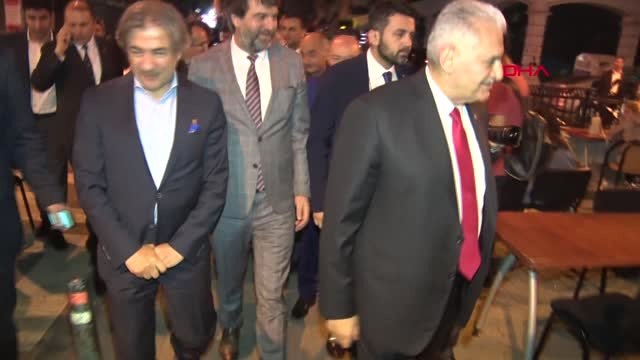 Binali Yıldırım, Avcılar'da Gençlerle Buluşup Sahur Yaptı