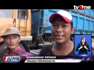 Download Video: Heboh Penjaga Perlintasan KA Tendang Pengendara Motor