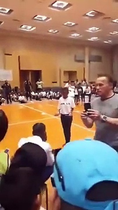 Arnold Schwarzenegger attacked by a crazy fan in South Africa