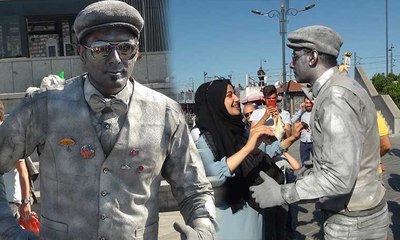 Yurttaşların ‘canlı heykel’ ile imtihanı kamerada